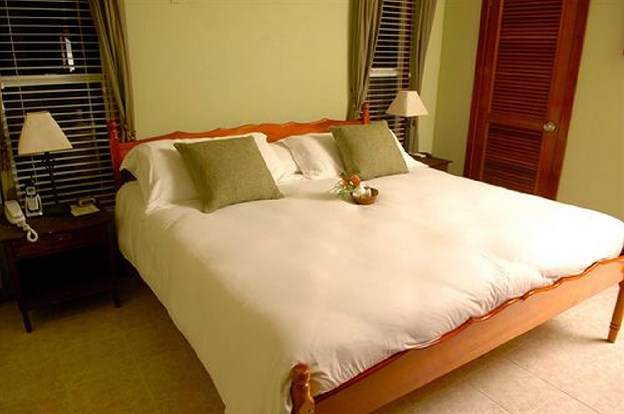 The Palms Oceanfront Suites San Pedro  Luaran gambar
