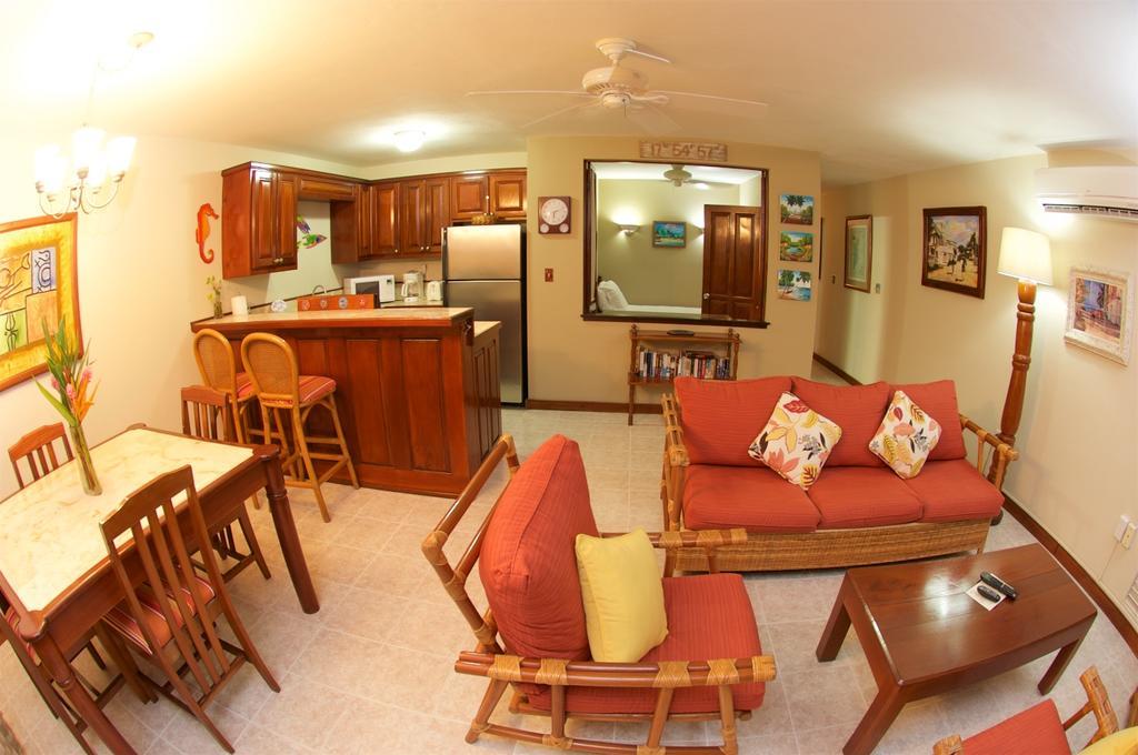 The Palms Oceanfront Suites San Pedro  Luaran gambar